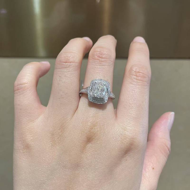 Affordable Luxury圆包肥长方Women's RingS925银镀白金定制选款主石Moissanite2.0ct/副石高碳钻